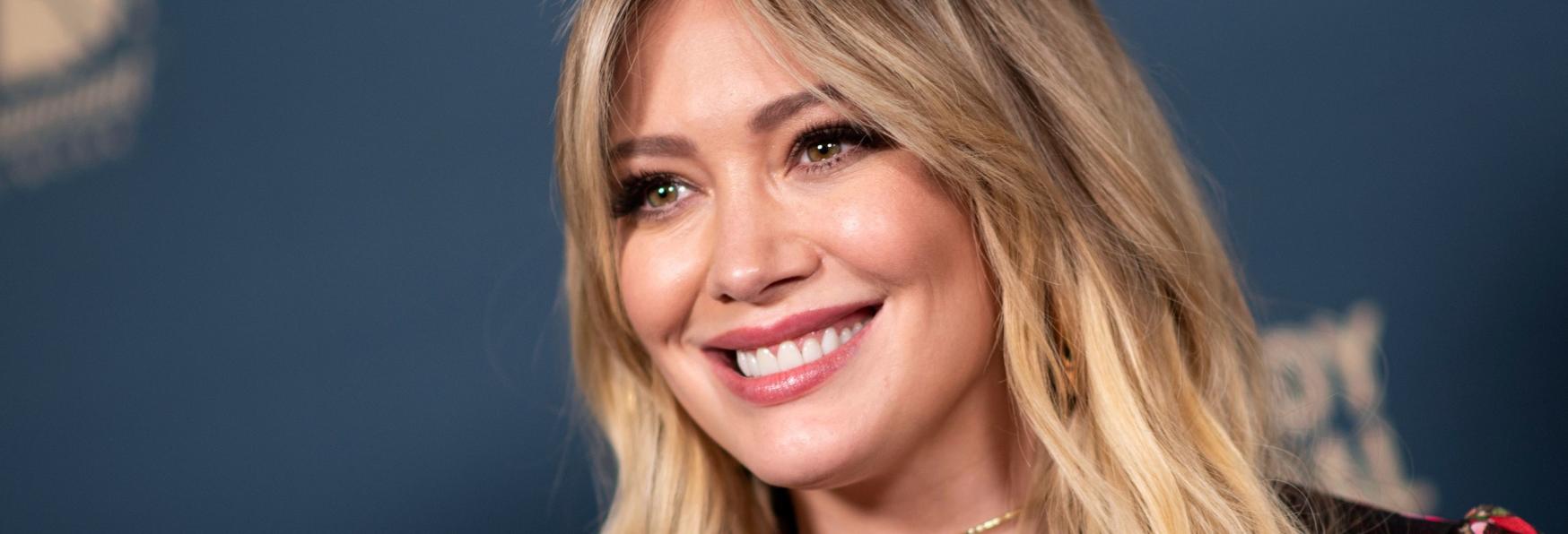 Hilary Duff ha una sorpresa per noi in un videoannuncio sul revival di Lizzie McGuire