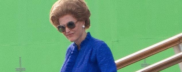 The Crown 4: le Primissime Foto di Gillian Anderson nelle vesti di Margaret Thatcher