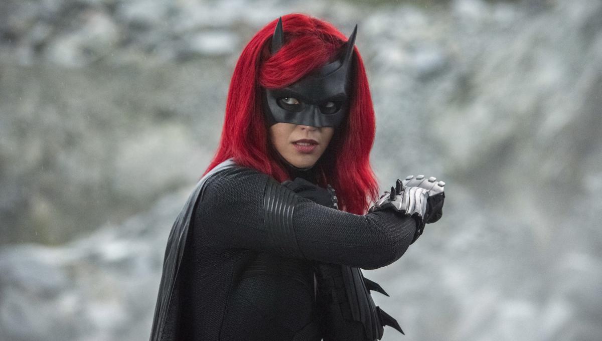 Batwoman 2: Rumor su dei Colloqui di Vanessa Morgan (Star di Riverdale) per il sostituire Ruby Rose