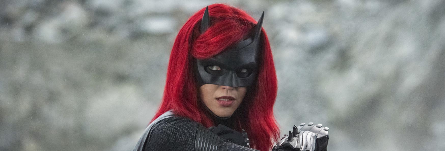 Batwoman 2: Rumor su dei Colloqui di Vanessa Morgan (Star di Riverdale) per il sostituire Ruby Rose