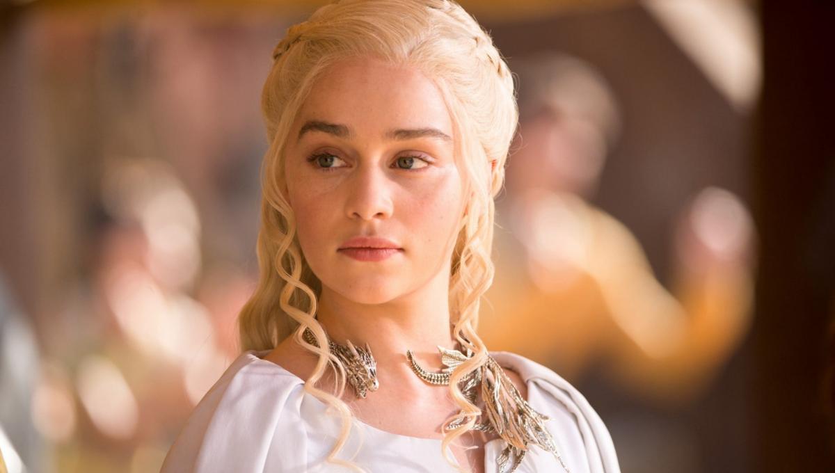 Game of Thrones: Emilia Clarke racconta le Differenze tra il Cast Maschile e Femminile in fatto di comfort