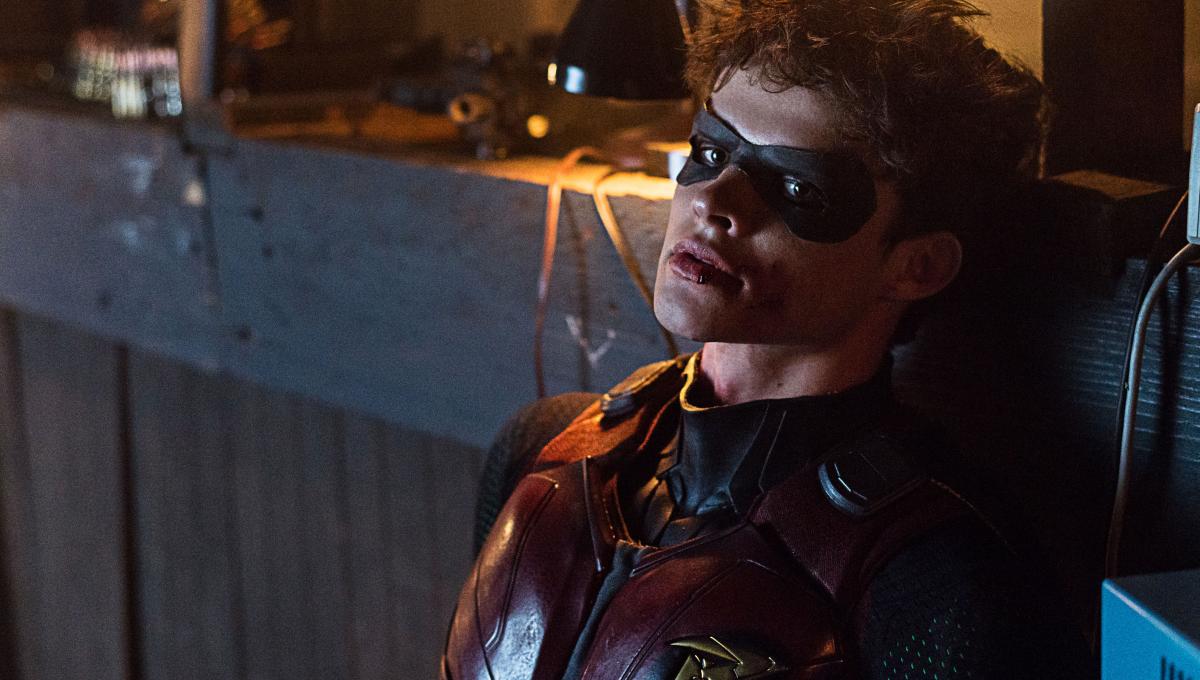 Titans 3: la star Curran Walters adora il costume di Red Hood della Nuova Stagione