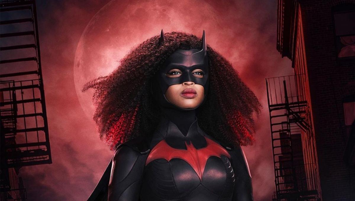 Batwoman 2: la star Javicia Leslie mostra il suo Costume di Scena