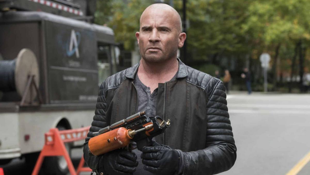 Legends of Tomorrow: lo Showrunner commenta le Vicende relative a Dominic Purcell