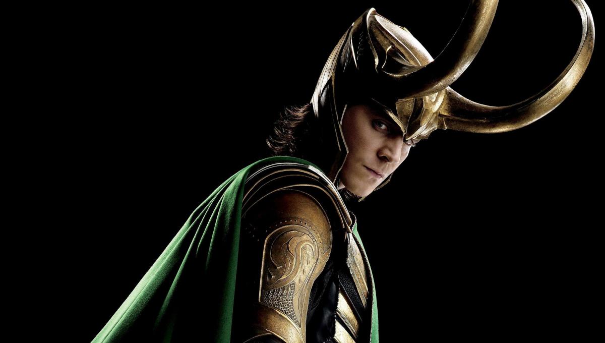 Loki: Tom Hiddleston racconta la Storia del suo Personaggio in soli 30 secondi