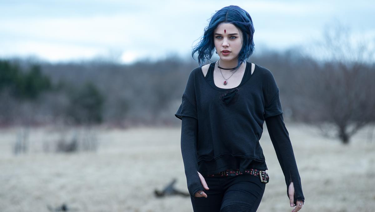 Titans 3: una Foto dal Set svela il nuovo Costume di Raven