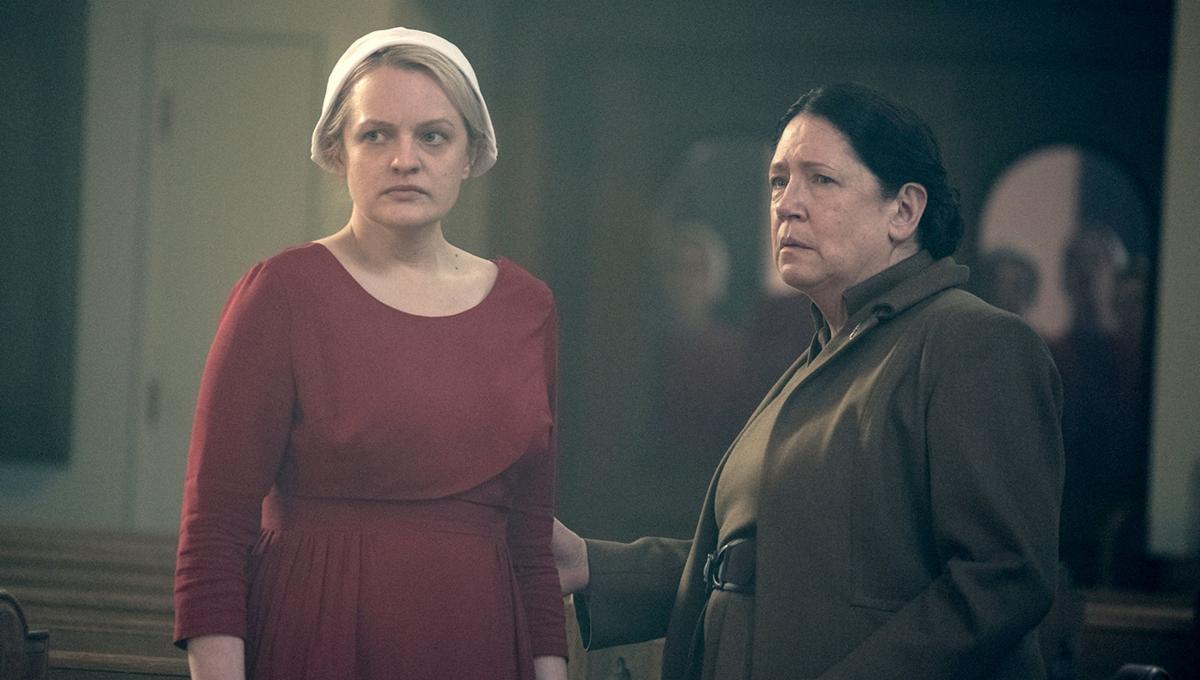 The Testaments: i progetti per Zia Lydia nel Sequel di The Handmaid's Tale