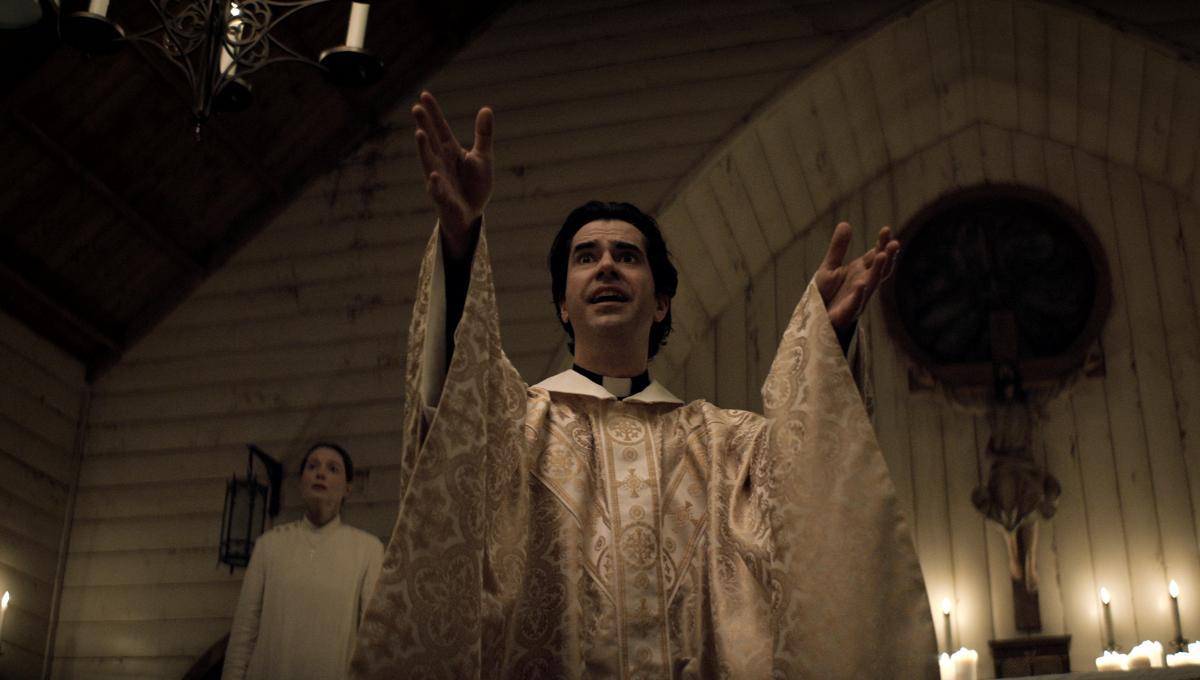 Midnight Mass: il Trailer e la Sinossi Ufficiale della nuova Serie TV Netflix di Mike Flanagan