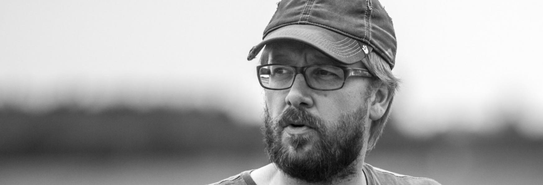 ID: A.J. Annila (Peacemaker, Shadow Lines) sarà il Regista della nuova Serie TV di HBO Max