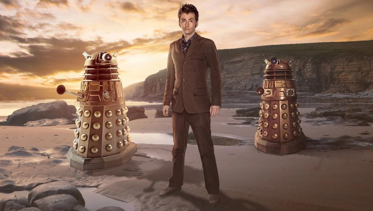 Doctor Who: il 10° Dottore è Tornato! David Tennant torna nel Ruolo del Protagonista nella Foto dal Set
