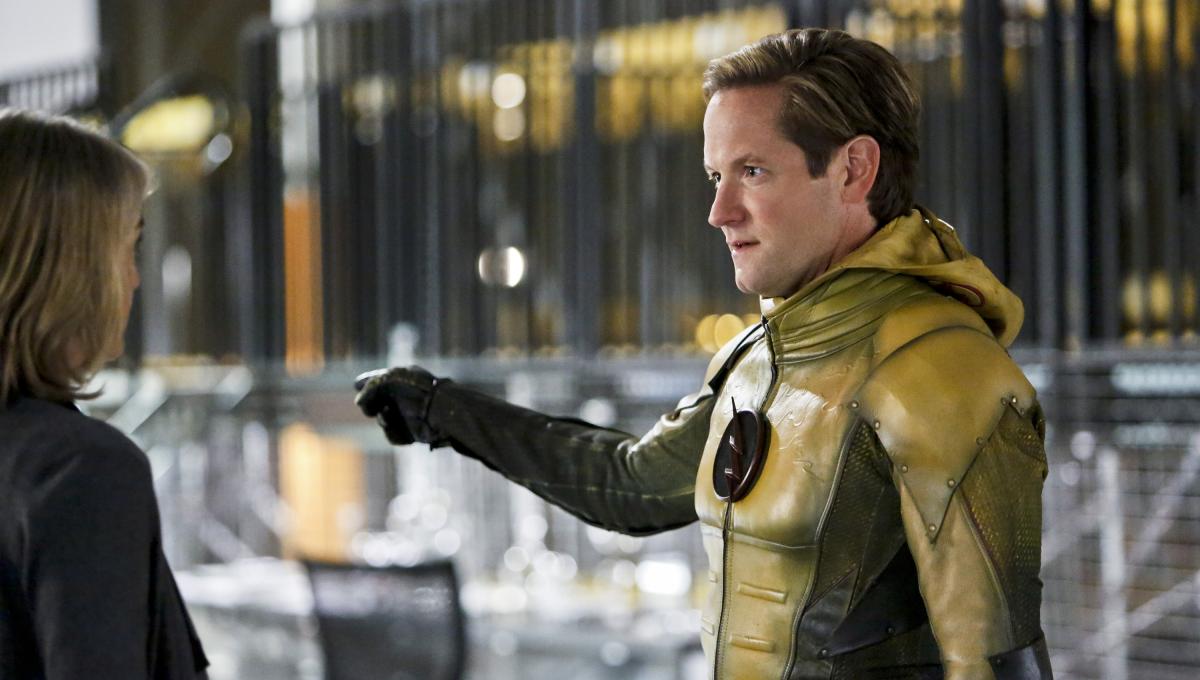 The Flash 8x18: un Inaspettato Cameo con Legends of Tomorrow nell'Episodio "The Man in the Yellow Tie"