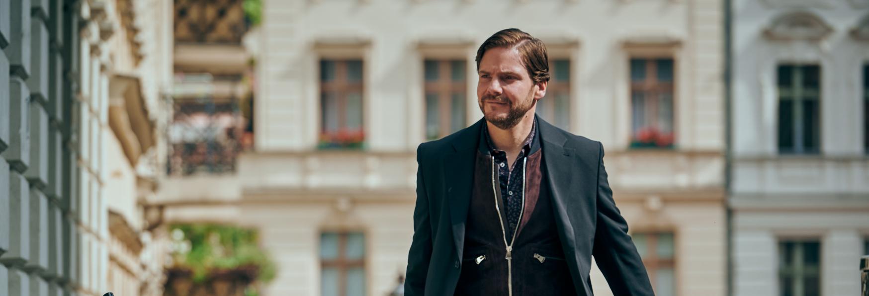 Karl Lagerfeld: Daniel Brühl sarà il Protagonista della nuova Serie TV di Disney+