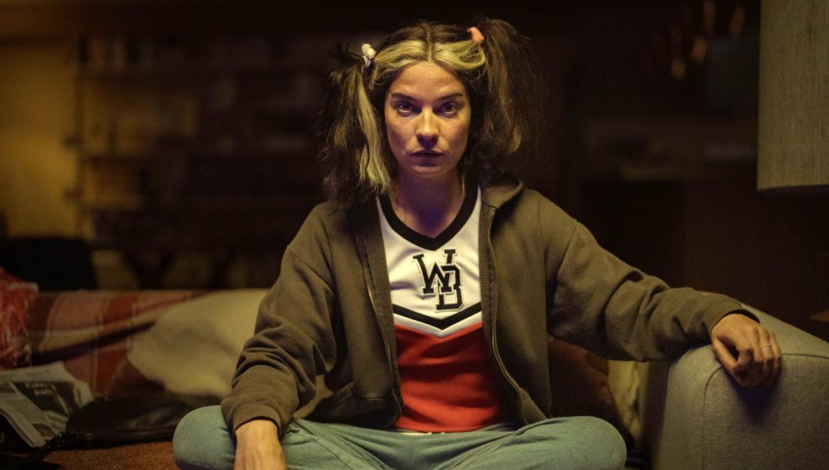 Black Mirror 6x01: Annie Murphy è Entusiasta della Scena nella Chiesa, ma Salma Hayek...No